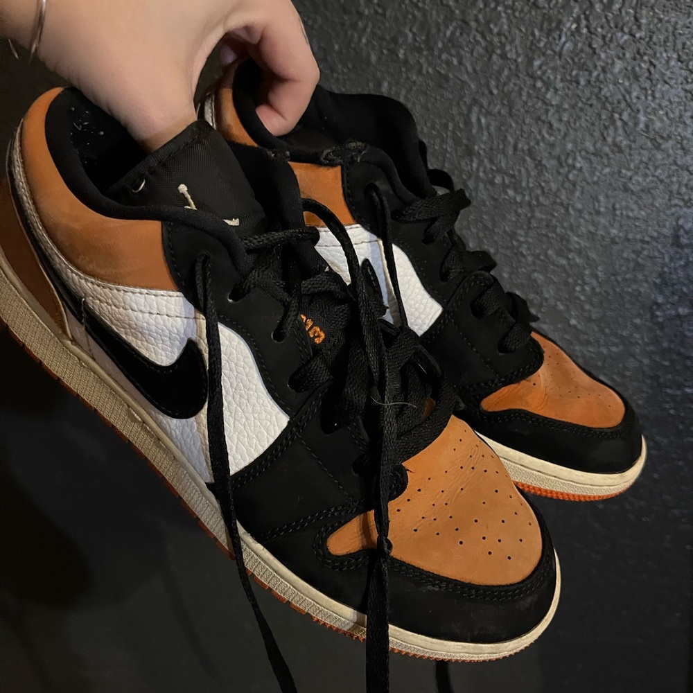 Nike retros orange, black and white